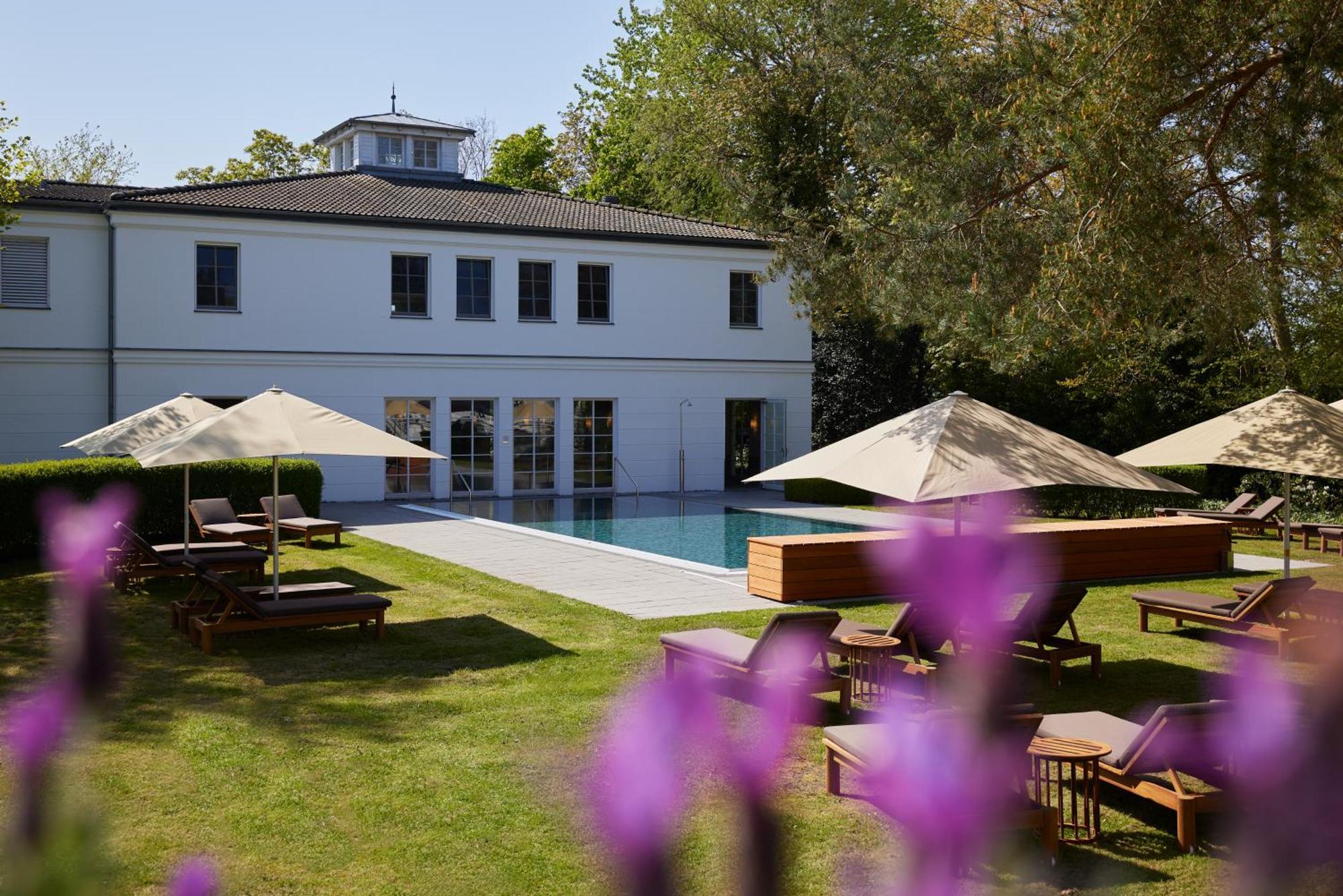 Strandhotel Zingst Ngoại thất bức ảnh The Manor at The Grove