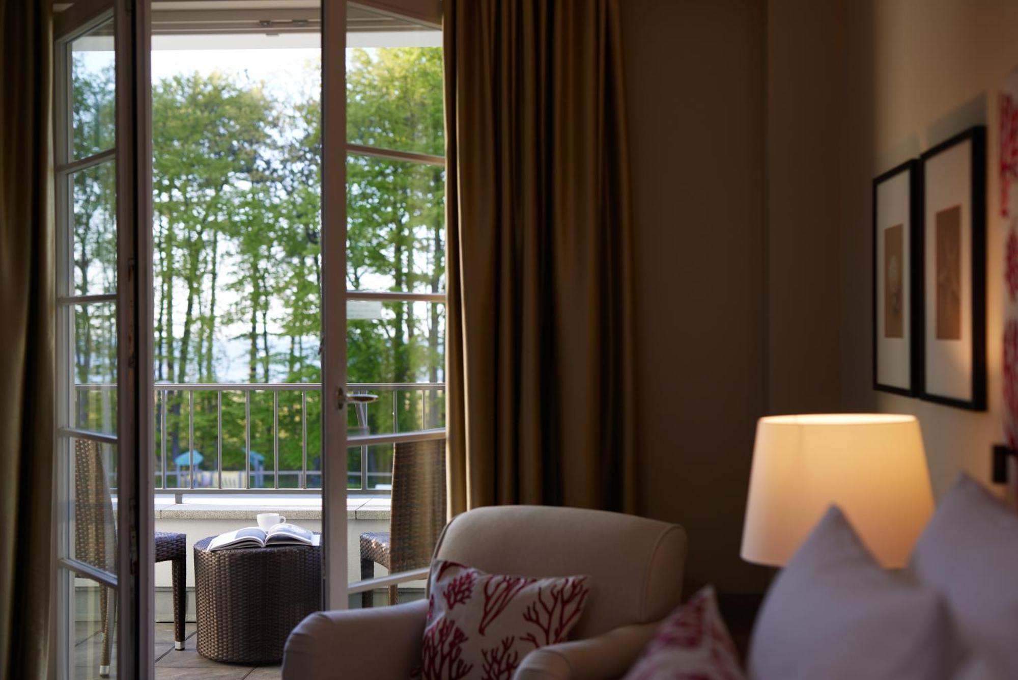 Strandhotel Zingst Ngoại thất bức ảnh A room at the Hotel de la Villa